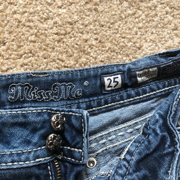 Miss Me Shorts Size 25 - Picture 4 of 6